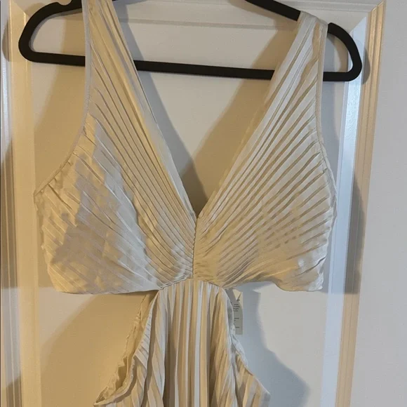 The A&F Giselle Pleated Cutout Maxi Dress NWT L - Picture 4 of 5